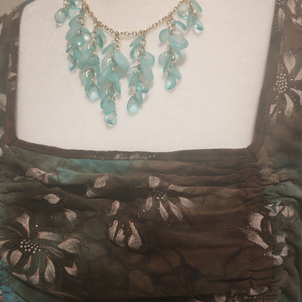 Dressbarn Brown and Blue Floral Ruched Cap Sleeve Blouse - Picture 6 of 9